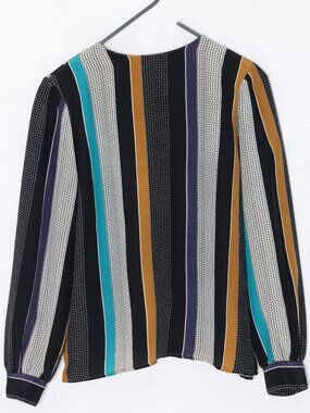 1978–1984, Finnish Collarless Dartless Printed Filament Cloth Day Blouse